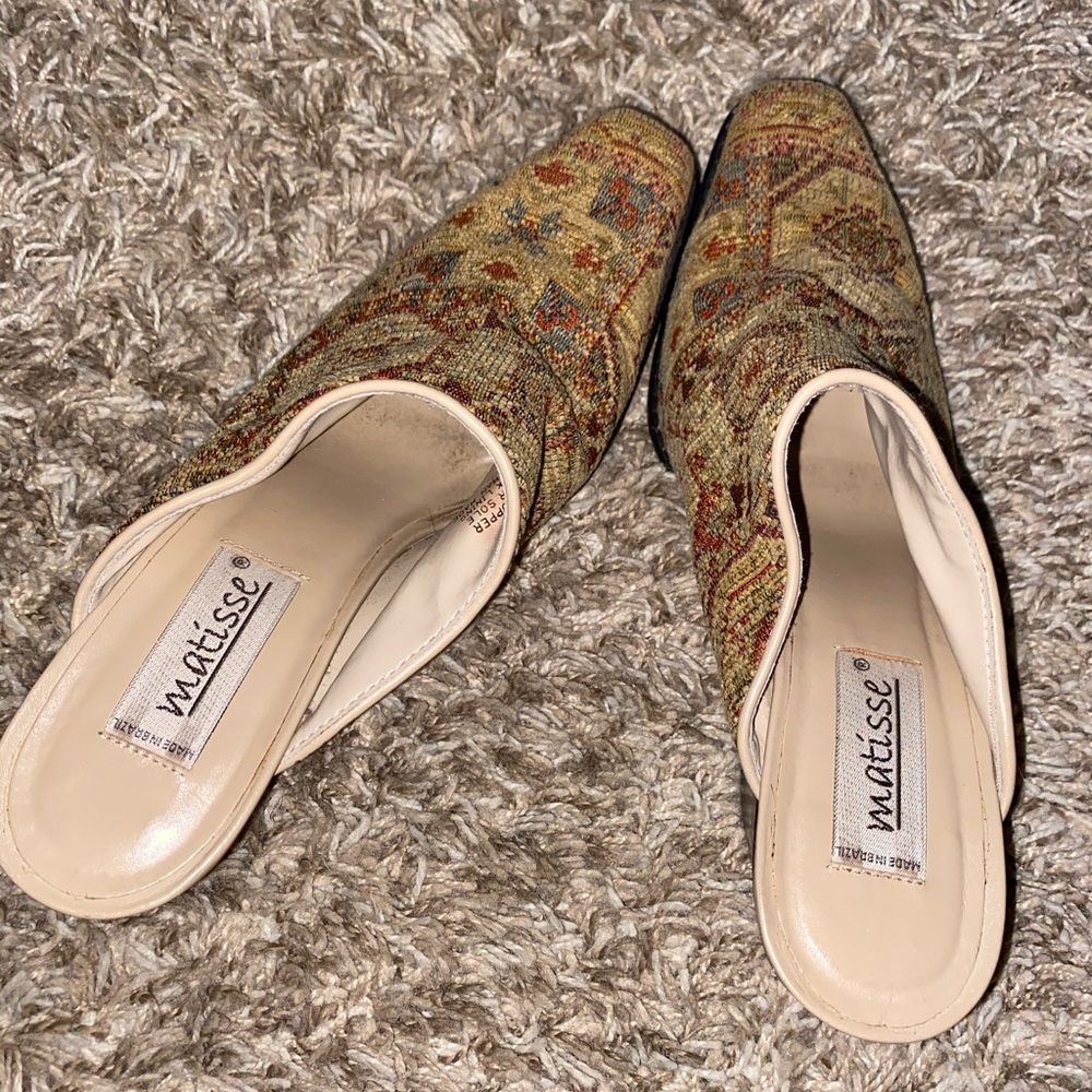 Fabric kitten heels